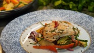 Chicken fillet with vegetable and fruit stew © NDR Photo: Florian Kruk
