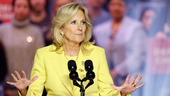 Jill Biden hält eine Rede © Getty Images via AFP Foto: Anna Moneymaker