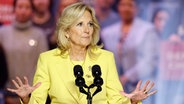 Jill Biden hält eine Rede © Getty Images via AFP Foto: Anna Moneymaker