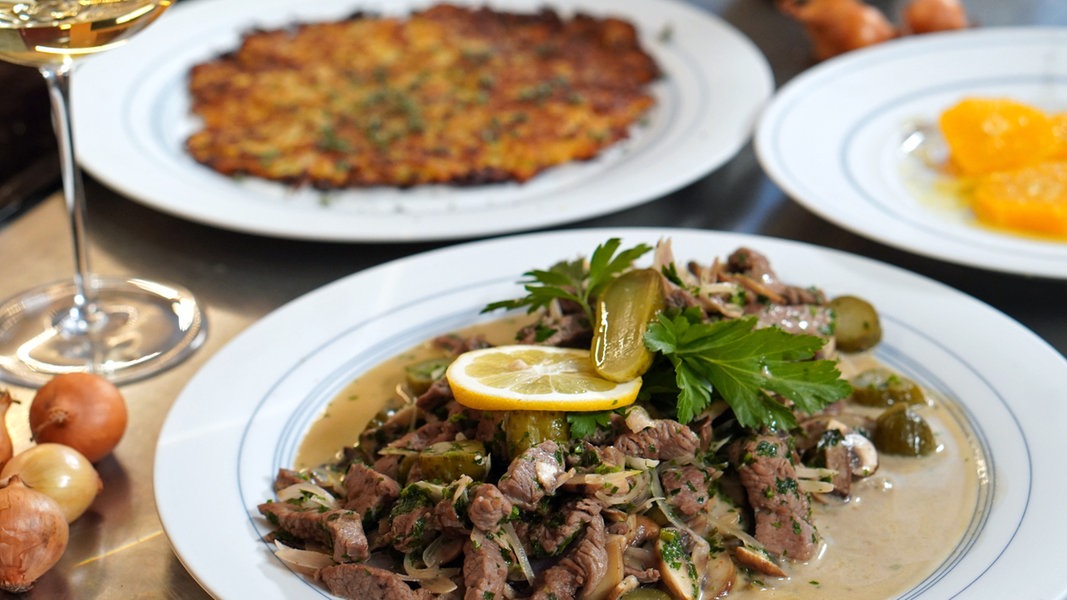 DAS! schmeckt: Kalbsgeschnetzeltes mit Rahmsoße und Rösti | NDR.de ...