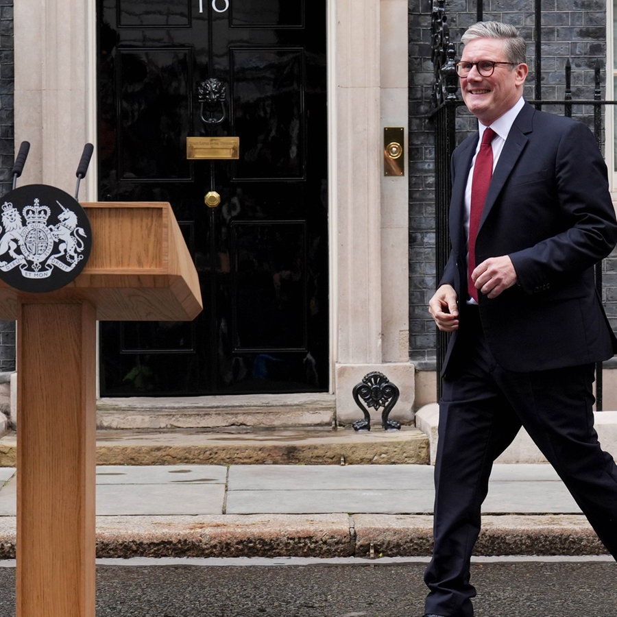 Keir Starmer, neu gewählter Premierminister von Großbritannien, vor seiner Rede in der Downing Street 10 © James Manning/PA Wire/dpa +++ dpa-Bildfunk +++ Foto: James Manning