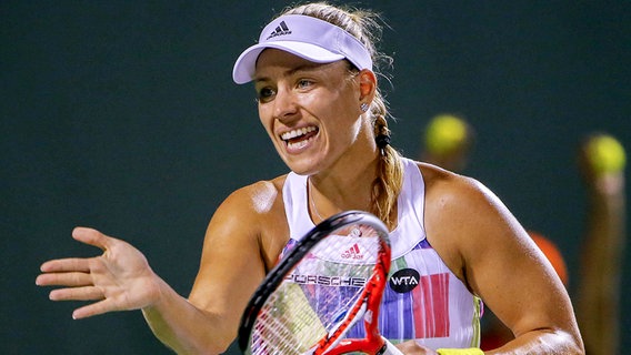 Angelique Kerber hadert mit ihrer Leistung im Halbfinale des Tennis-Turniers von  Miami. © dpa-Bildfunk Foto: Erik S. Lesser