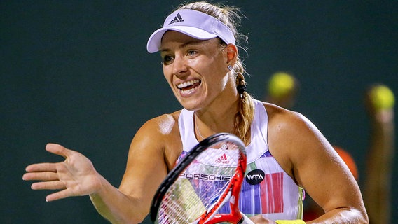 Angelique Kerber hadert mit ihrer Leistung im Halbfinale des Tennis-Turniers von  Miami. © dpa-Bildfunk Foto: Erik S. Lesser