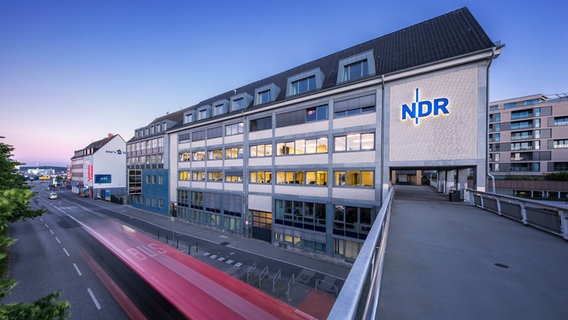 Das Landesfunkhaus des NDR in Kiel in der Morgendämmerung © NDR/ Foto: Christian Spielmann