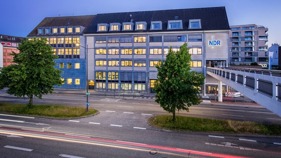 Das Landesfunkhaus des NDR in Kiel in der Morgendämmerung © NDR/ Foto: Christian Spielmann