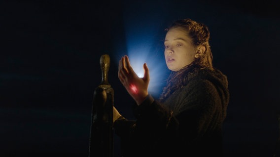Folge 19: Alisa ist durch den Funken mit Dracula verbunden Folge 19: Alisa ist durch den Funken mit Dracula verbunden © Lemming Film