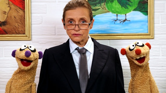 Jan & Henry mit der Detektivprüferin (Katharina Thalbach) © bigSmile Foto: bigSmile