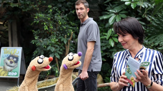 Jan & Henry treffen im Zoo die Gräfin (Ute Willing) und einen verdächtigen Pfleger (René Oltmanns) © bigSmile Foto: bigSmile