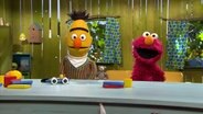 Bert und Elmo in Elmos Spielehaus © NDR Foto: NDR Screenshot