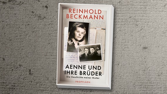 Cover des Buches Buch "Aenne und ihre Brüder" von Reinhold Beckmann Cover des Buches Buch "Aenne und ihre Brüder" von Reinhold Beckmann © Ullstein Verlag