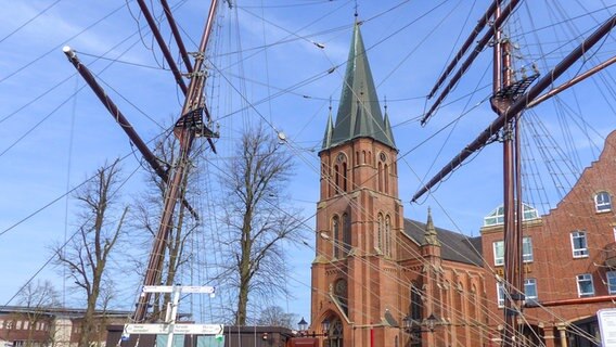 Die St. Antonius-Kirche in Papenburg © Kirche im NDR Foto: Ruth Beerbom