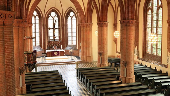 Blick auf den Altar in der Christuskirche in Bremerhaven © Kirche im NDR Foto: Jürgen Gutowski