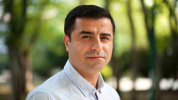 Der Autor, Politiker und Jurist Selahattin Demirtaş © HDP 