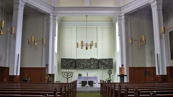 Innenraum der Kirche St. Elisabeth in Hamburg-Harvesthude © Dirtsc 