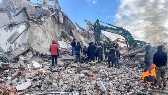 Zerstörte Häuser nach dem Erdbeben in der Türkei © picture alliance / AA Foto: Muslum Etgu