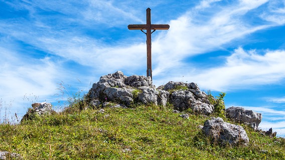 Gipfelkreuz auf dem Predigtstuhl bei Bad Reichenhall © Colourbox 