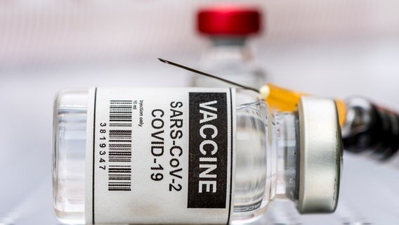 Detailaufnahme eines Impfserums © Colourbox Foto: -