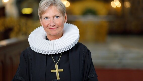 Porträt der Bischöfin Kirsten Fehrs im Talar © Nordkirche Foto: Marcelo Hernandez