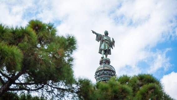 Kolumbus-Säule am Ende der Ramblas in Barcelona. © picture alliance / imageBROKER Foto: Robert Poorten