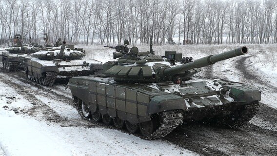 Russische Panzer bei Übungen in Rostow im Grenzgebiet zur Ukraine. © picture alliance/dpa/TASS Foto: Erik Romanenko