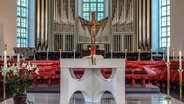Blick auf den Altar und die Orgel der St. Trinitatiskirche in Hamburg-Altona © St. Trinitatiskirche Foto: Archiv St. Trinitatis