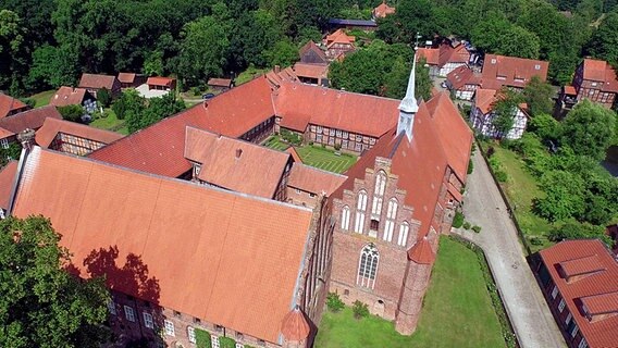 Blick auf das Kloster Wienhausen aus der Luft © Kirche im NDR Foto: Jürgen Gutowski