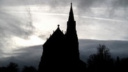 Von dunklen Wolken umgebende Kirche © photocase.de Foto: craigb