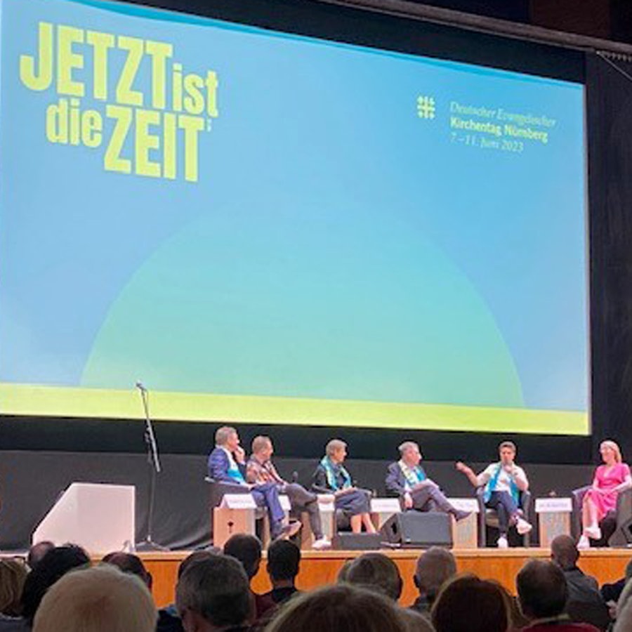 Wo Halt finden und wie? Auszüge einer Podiumsdiskussion beim Kirchentag in Nürnberg