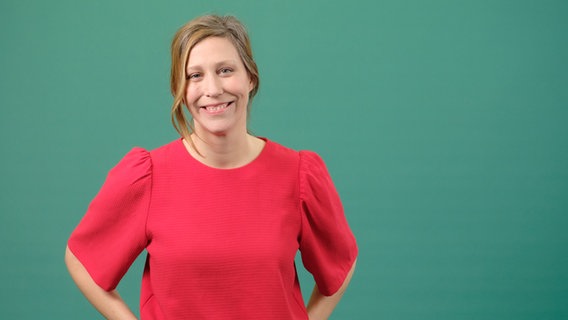 Lucie Kluth, Host des Podcasts Tatsächlich schwanger © NDR Foto: Niklas Kusche