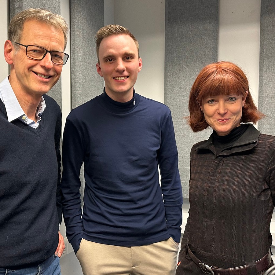 Korrespondenten Ralf Borachard, Arne Bartram und Nina Barth im Studio Washington © NDR Foto: Simon Janssen