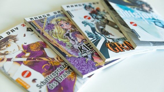 Vier Mangas vom Altraverse-Verlag liegen übereinander © NDR.de/ Christina Grob Foto: Christina Grob