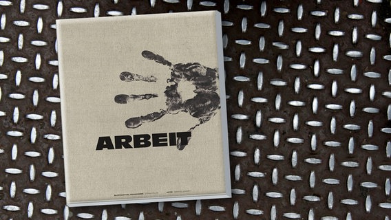 Stefan Pielow und Emanuel Eckardt (Hrsg.)  - "Arbeit" (Cover) © Becker Joest Volk Verlag 
