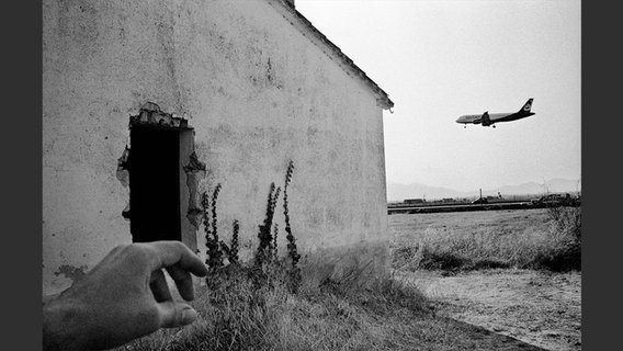 Tomeu Coll: Flugzeug setzt zur Landung an © Kehrer Verlag Foto: Tomeu Coll