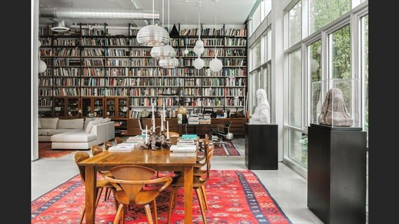 Die Bibliothek in Brooklyn beherbergt hauptsächlich Sachliteratur. © Nina Freudenberg / Prestel Verlag 