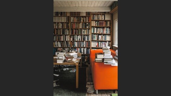 Bei Karl Ove Knausgård stapeln sich die Bücher überall. © Nina Freudenberg / Prestel Verlag 