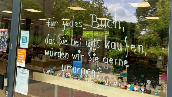 Die Buchhandlung "Büchereck" von außen © NDR.de Foto: Mathias Heller