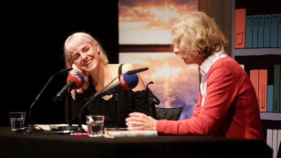 Helene Bukowski und Katja Weise (rechts) © Heinekomm Foto: Marco Bühl