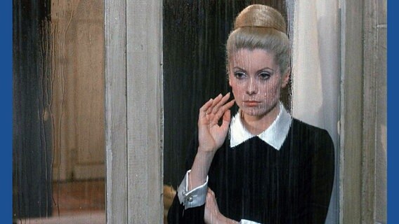 Catherine Deneuve in dem Film "Belle de jour" (Schöne des Tages), 1967 © Robert et Raymond Hakim / courtesy Schirmer/Mosel 