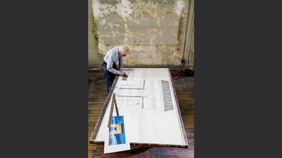 Christo in seinem New Yorker Atelier © 2021 Christo / Taschen Verlag 