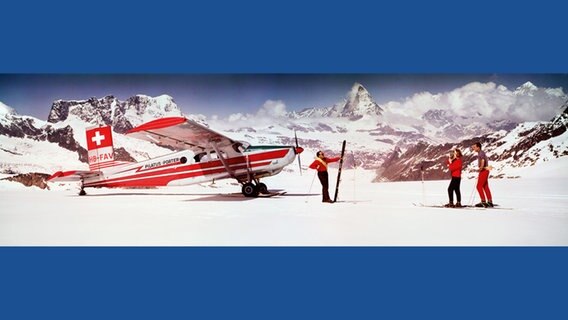 NEIL MONTANUS (AMERICAN, B. 1927), Skiers and airplane, 1964, Colorama No. 233 © George Eastman Museum / Eastman Kodak Company / teNeues 