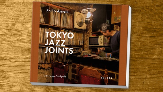 Buch-Cover: Philip Arneill - Tokyo Jazz Joints © Kehrer Verlag 