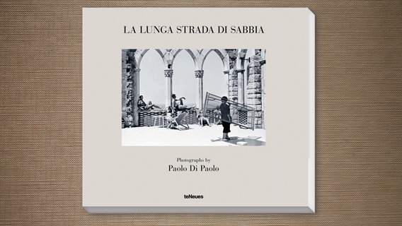 Buch-Cover: Paolo di Paolo - La lunga strada di sabbia © teNeues Verlag 