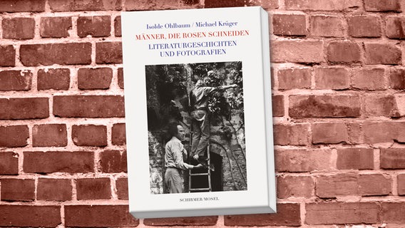 Buch-Cover: Isolde Ohlbaum/Michael Krüger - Männer die Rosen schneiden © Guggolz Verlag 