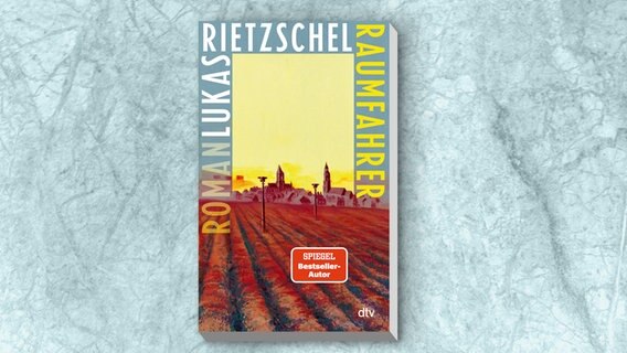 Buchcover: Lukas Rietzschel - Raumfahrer © dtv 