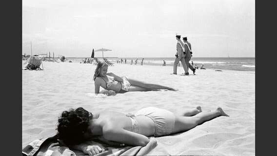 Bild aus dem Buch: "La lunga strada di sabbia" © Archivio Fotografico Paolo di Paolo Foto: Paolo di Paolo