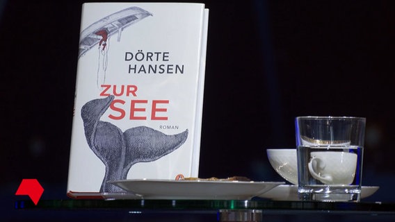 Das Buch "Zur See" von Dörte Hansen steht bei der Live-Session von eat.READ.sleep auf der Frankfurter Buchmesse © NDR 