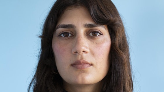 Die Autorin Fatma Aydemir im Porträt.  Foto: Sibylle Fendt