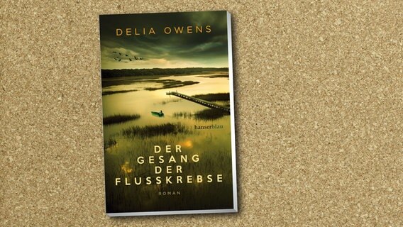 Delia Owens: "Der Gesang der Flusskrebse" (Buchcover) © hanserblau im Carl Hanser Verlag 