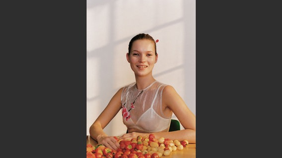 Kate McQueen, 1996 © 2020 Wolfgang Tillmans, Berlin/London / Taschen Verlag 