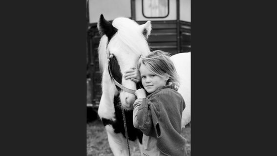 Jamie Johnson: Mädchen mit Pony © Kehrer Verlag Foto: Jamie Johnson